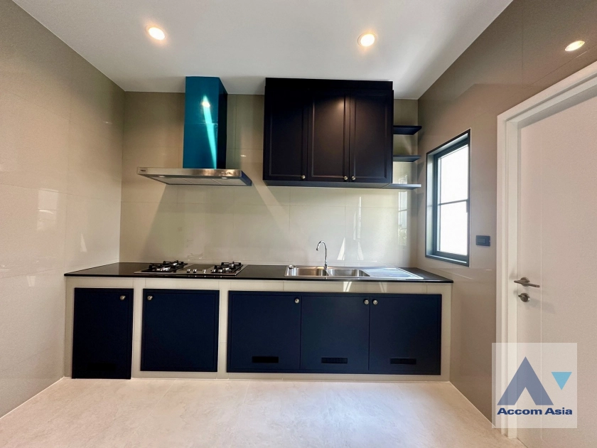 9  4 br House For Rent in Samutprakan ,Samutprakan  at Setthasiri Bangna KM.10 AA43275