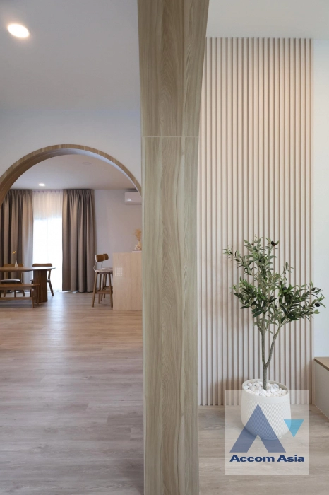 unit 4 Bedrooms  House For Rent & Sale in Phaholyothin, Bangkok  (AA43276)