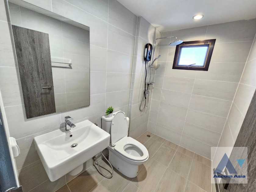 17  4 br House For Rent in Pattanakarn ,Bangkok  at House AA43277