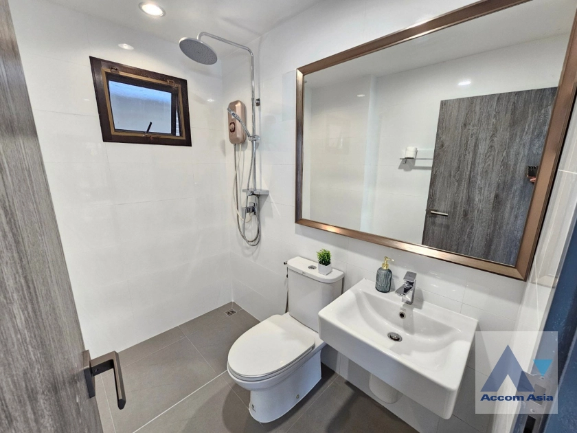 18  4 br House For Rent in Pattanakarn ,Bangkok  at House AA43277