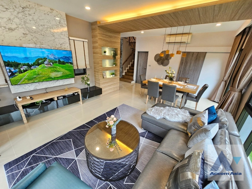  1  4 br House For Rent in Pattanakarn ,Bangkok  at House AA43277