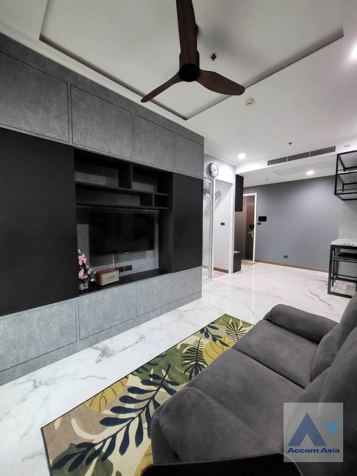unit 1 Bedroom  Condominium For Rent & Sale in Silom, Bangkok  near MRT Sam Yan (AA43295)