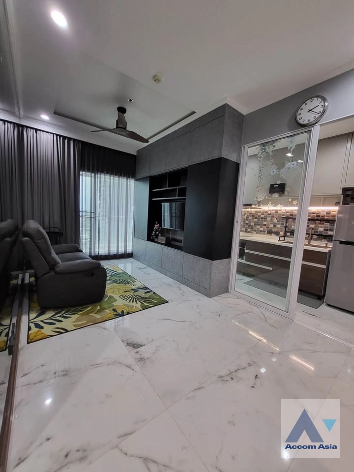 unit 1 Bedroom  Condominium For Rent & Sale in Silom, Bangkok  near MRT Sam Yan (AA43295)