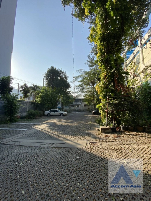  2  Land For Sale in Charoen Nakhon ,Bangkok BTS Talat Phlu AA43303