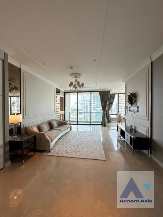unit 3 Bedrooms  Condominium For Rent in Ploenchit, Bangkok  near BTS Chitlom (AA43311)