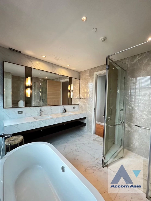 12  3 br Condominium For Rent in Ploenchit ,Bangkok BTS Chitlom at Sindhorn Residence AA43311