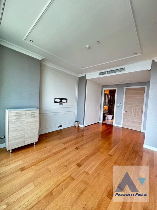 8  3 br Condominium For Rent in Ploenchit ,Bangkok BTS Chitlom at Sindhorn Residence AA43311