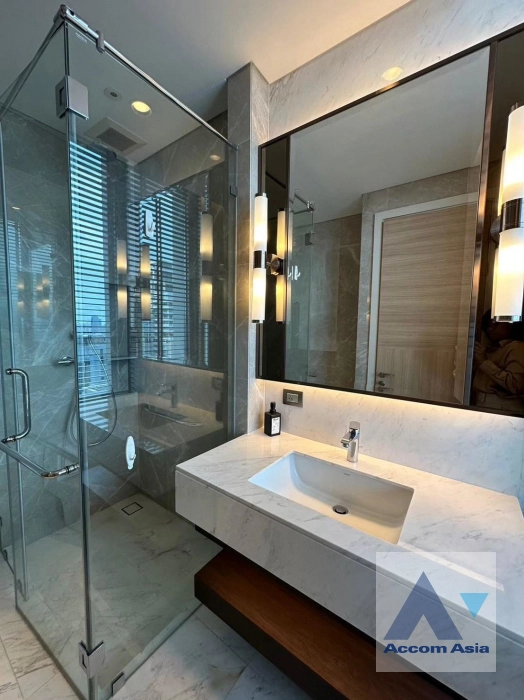 14  3 br Condominium For Rent in Ploenchit ,Bangkok BTS Chitlom at Sindhorn Residence AA43311