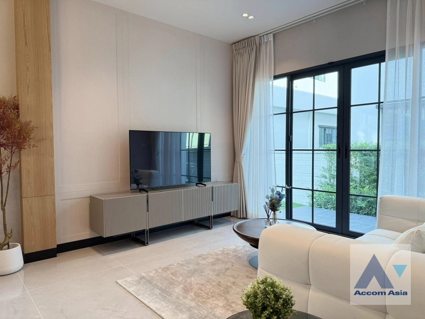 unit 5 Bedrooms  House For Rent & Sale in Samutprakan, Samutprakan  (AA43316)