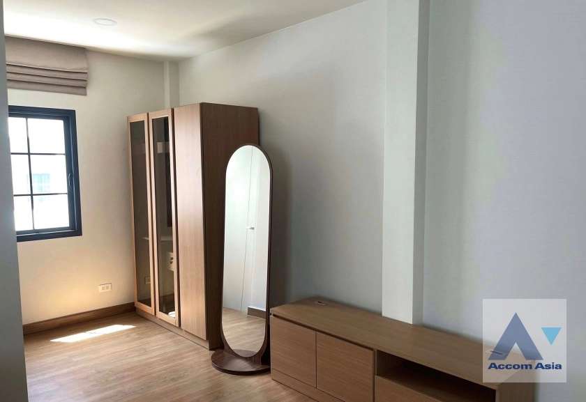 15  4 br House For Rent in Samutprakan ,Samutprakan  at Centro Bangna AA43325