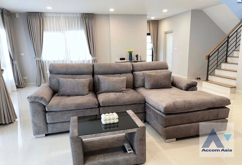  1  4 br House For Rent in Samutprakan ,Samutprakan  at Centro Bangna AA43325