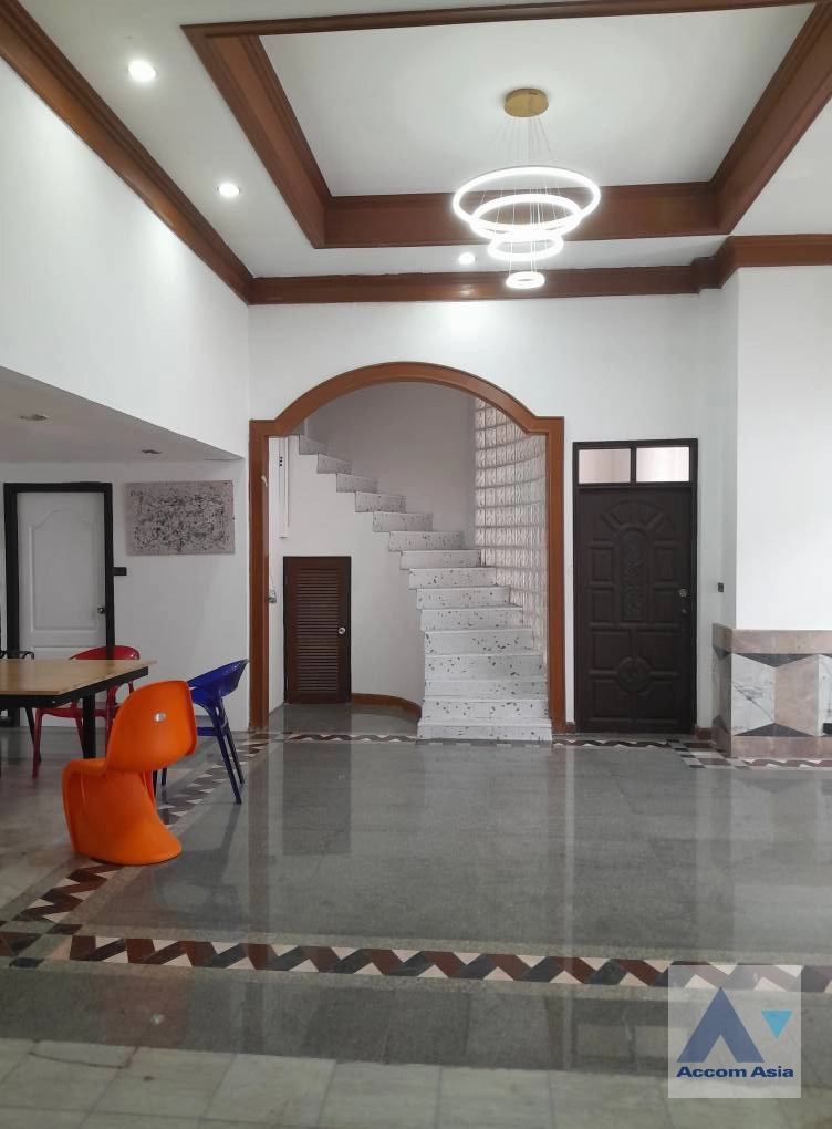 Home Office | Rama 9 Village Townhouse  10 Bedroom for Sale & Rent MRT Rama 9 in Newphetchaburi Bangkok