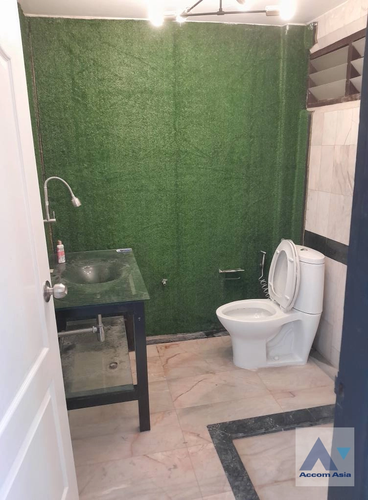 18  10 br Townhouse for rent and sale in New Phetchaburi ,Bangkok MRT Rama 9 at Rama 9 Village AA43328