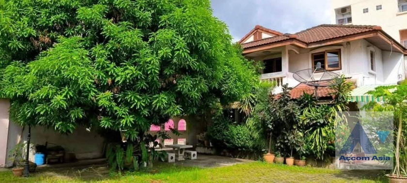  1  12 br House For Sale in Dusit ,Bangkok  AA43330