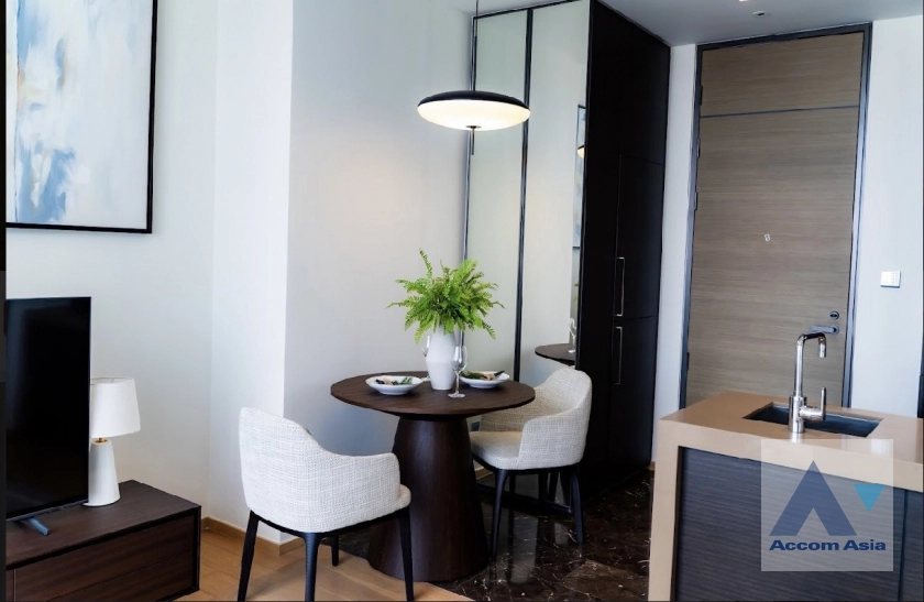  1  1 br Condominium For Rent in Ploenchit ,Bangkok BTS Chitlom at 28 Chidlom AA43335