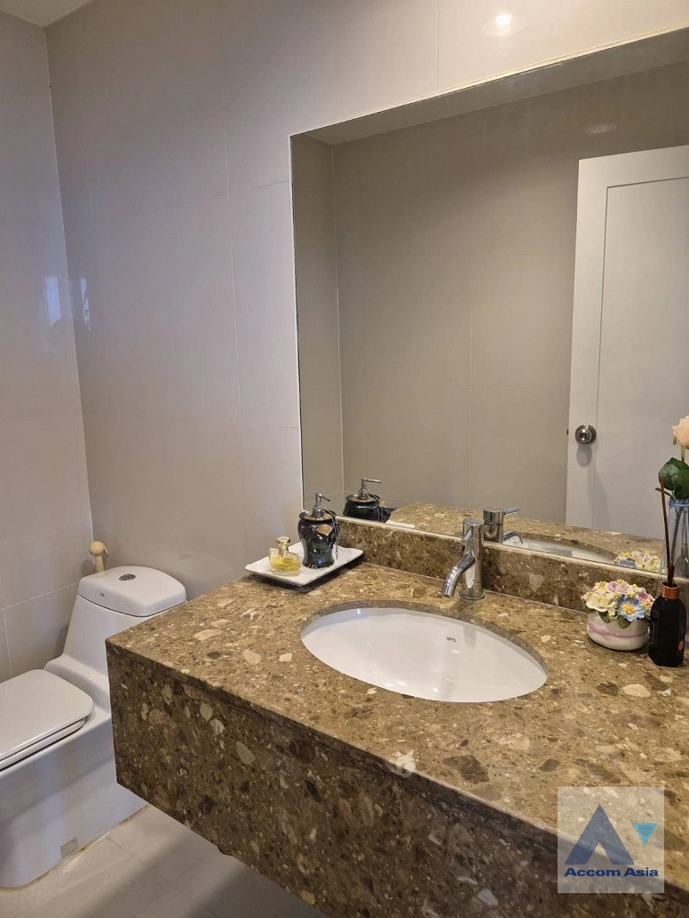 11  4 br Condominium For Sale in Ploenchit ,Bangkok BTS Sala Daeng - MRT Sam Yan at Chamchuri Square Residence AA43336