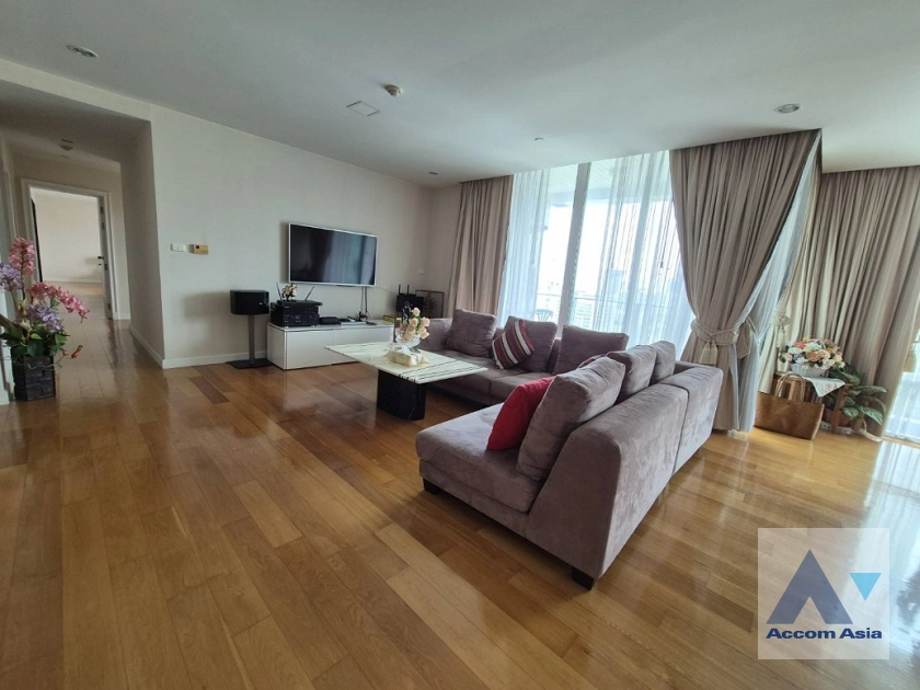 Chamchuri Square Residence Condominium  4 Bedroom for Sale MRT Sam Yan in Ploenchit Bangkok
