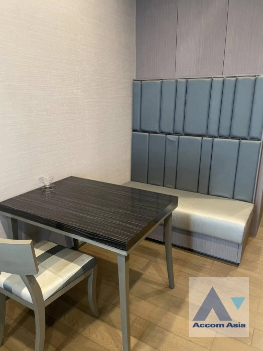 unit 1 Bedroom  Condominium For Sale in Silom, Bangkok  near BTS Surasak (AA43340)