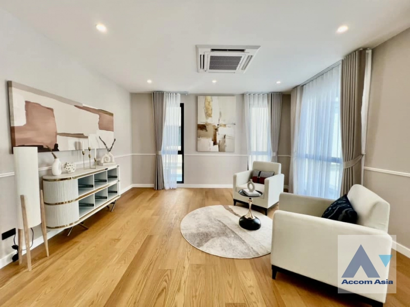 13  5 br House for rent and sale in Latkrabang ,Bangkok ARL Hua Mak at Cinq Royal Krungthep Kreetha AA43342