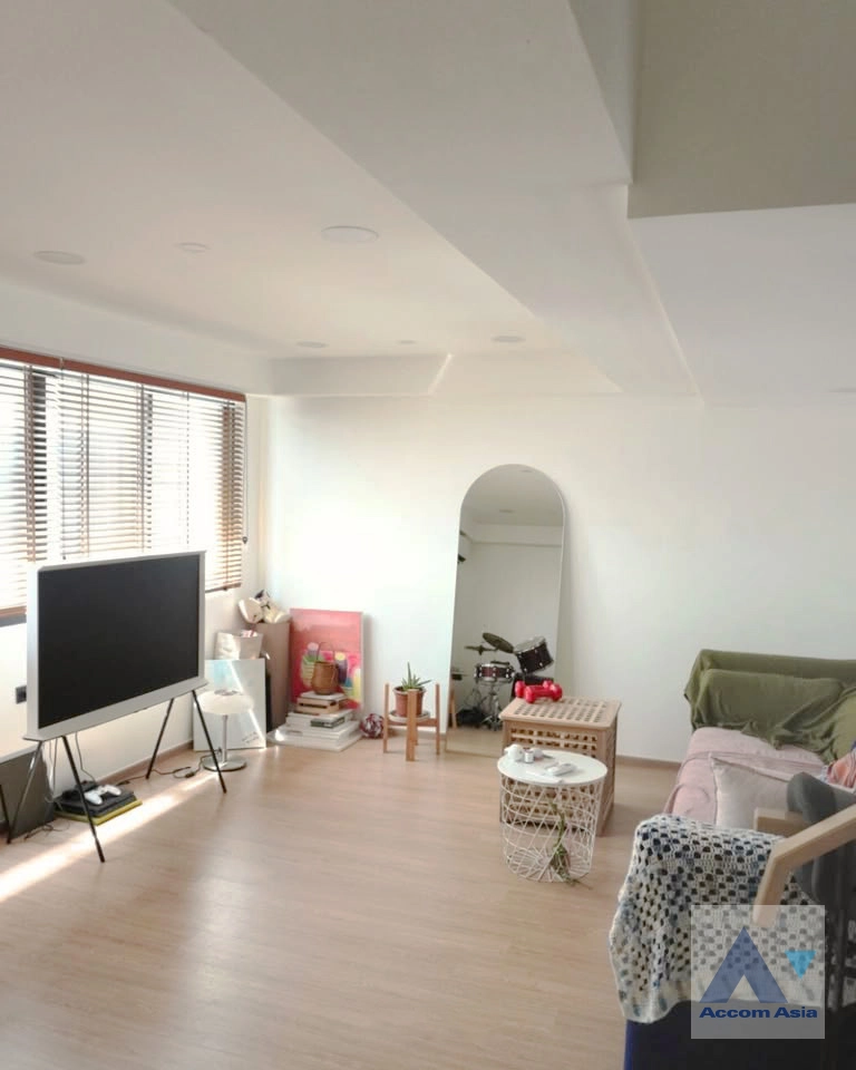 6  3 br Townhouse for rent and sale in Pattanakarn ,Bangkok ARL Hua Mak at Shizen Phatthanakan AA43345