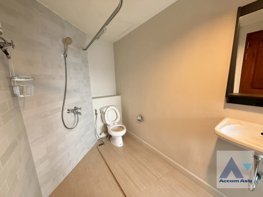 32  4 br Condominium for rent and sale in Phaholyothin ,Bangkok BTS Ari at Adamas Phaholyothin AA43348