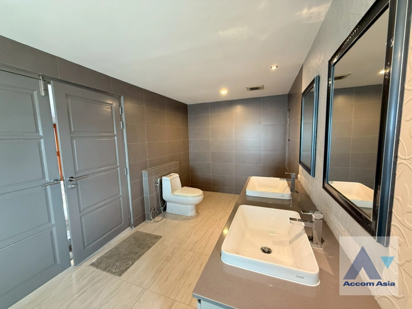 27  4 br Condominium for rent and sale in Phaholyothin ,Bangkok BTS Ari at Adamas Phaholyothin AA43348