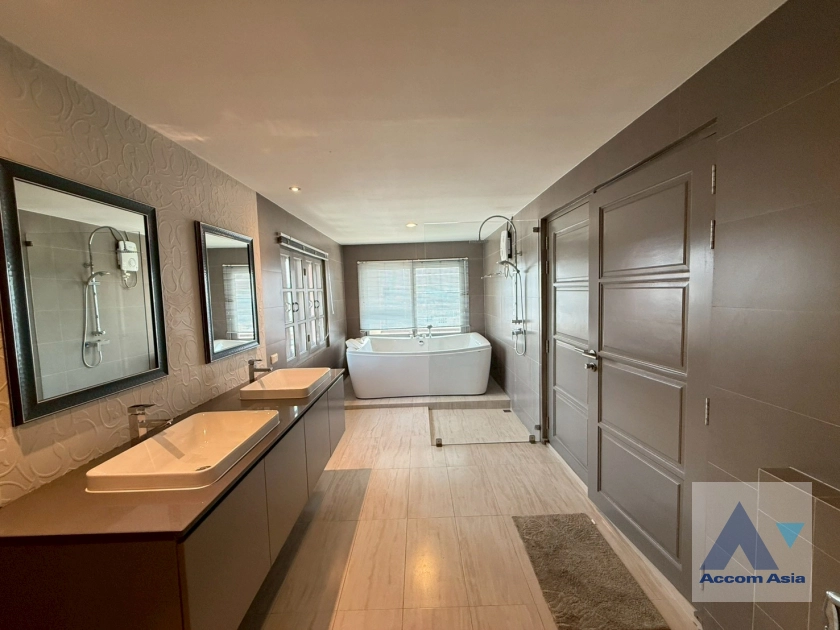 26  4 br Condominium for rent and sale in Phaholyothin ,Bangkok BTS Ari at Adamas Phaholyothin AA43348