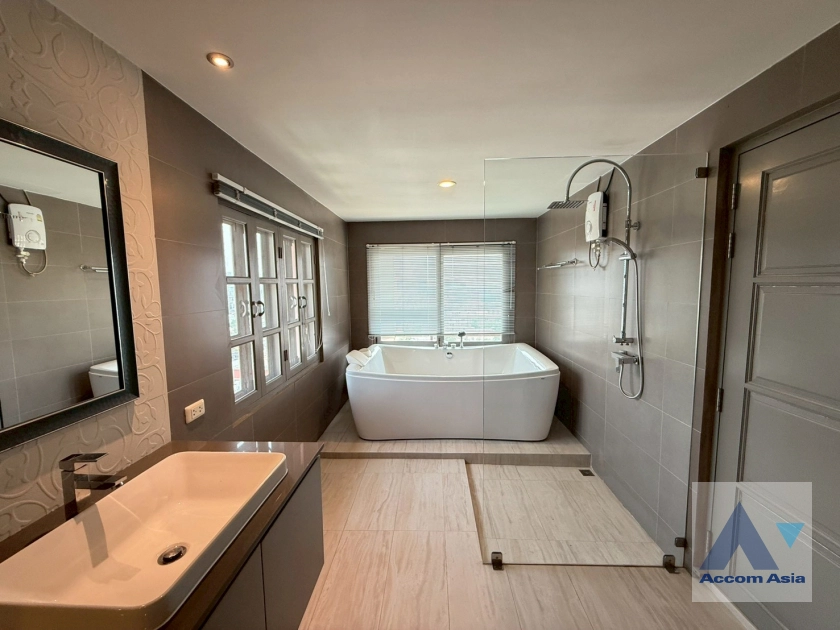 28  4 br Condominium for rent and sale in Phaholyothin ,Bangkok BTS Ari at Adamas Phaholyothin AA43348