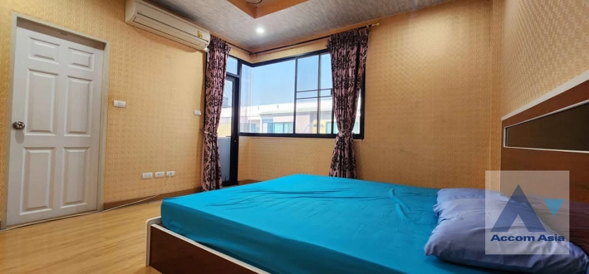 unitHome Office, Pet friendly |  3 Bedrooms  Townhouse For Rent in Samutprakan, Samutprakan  near BTS Bearing (AA43349)