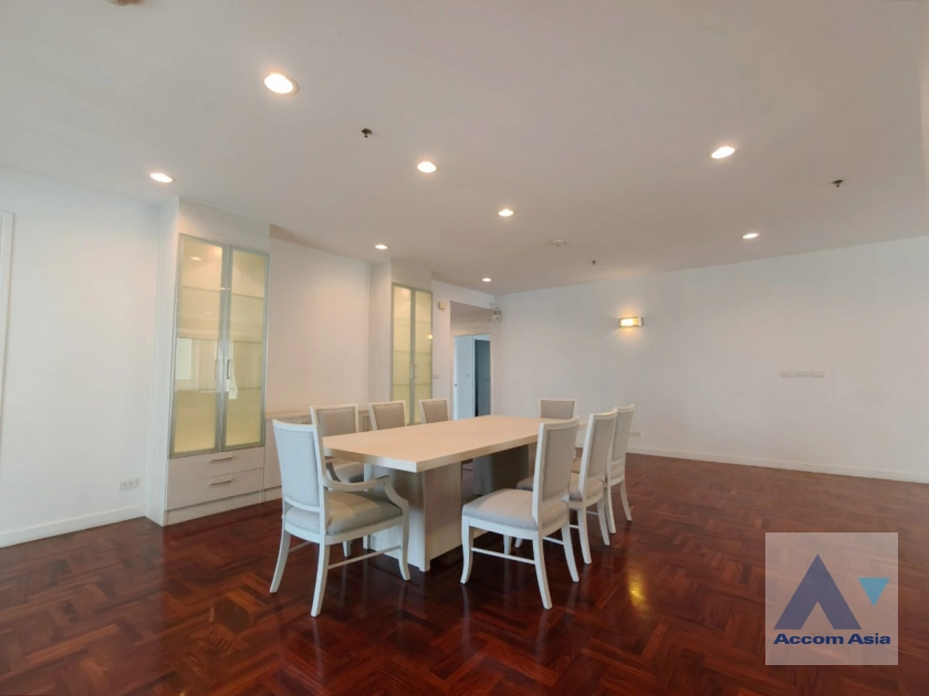  1  3 br Apartment For Rent in Sukhumvit ,Bangkok BTS Phrom Phong at Perfect for a big family AA43364