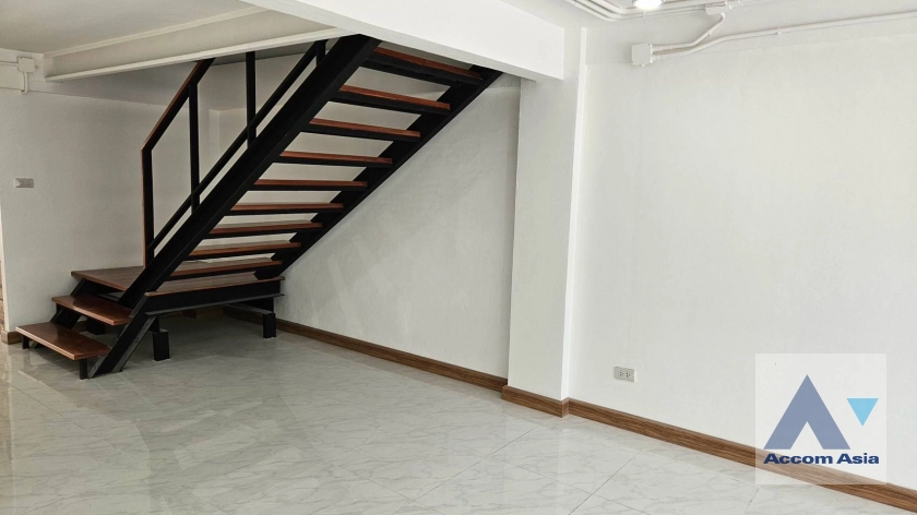 7  1 br Townhouse For Rent in Sukhumvit ,Bangkok BTS Punnawithi AA43371