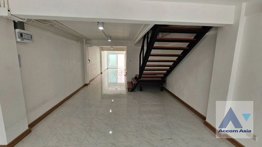  2  1 br Townhouse For Rent in Sukhumvit ,Bangkok BTS Punnawithi AA43371