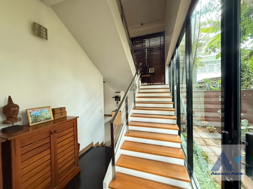 11  3 br House for rent and sale in Sukhumvit ,Bangkok BTS Thong Lo AA43379