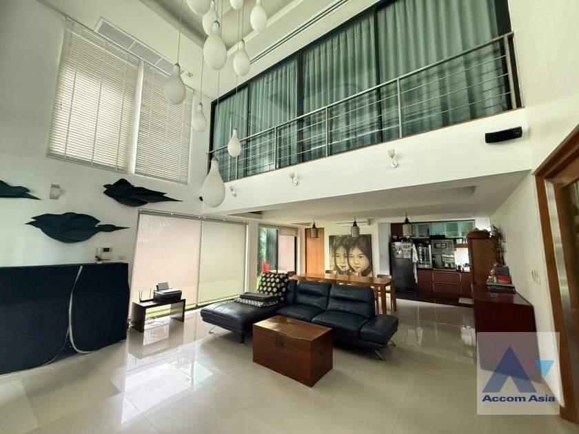 Home Office, Fully Furnished house for sale in Sukhumvit, Bangkok Code AA43379