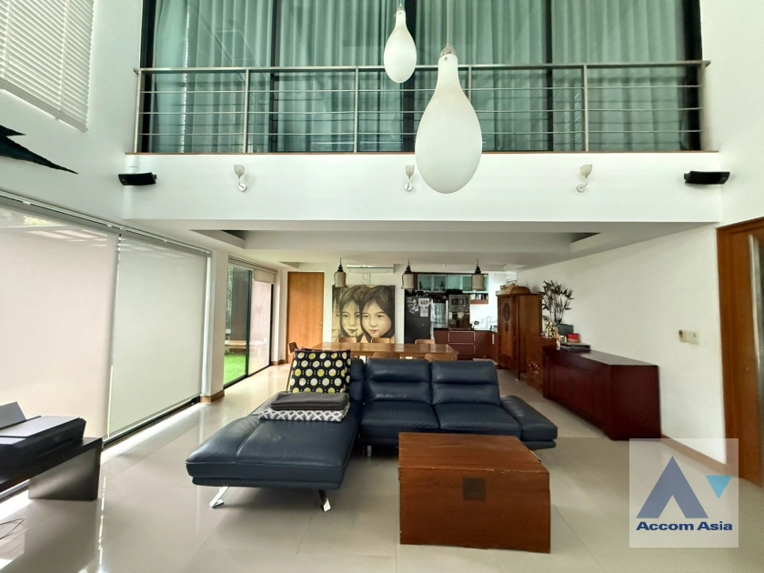  1  3 br House for rent and sale in Sukhumvit ,Bangkok BTS Thong Lo AA43379