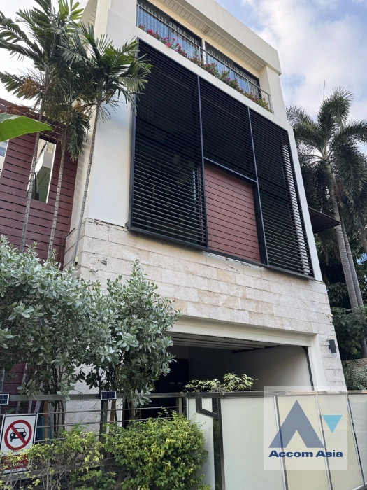 Home Office, Fully Furnished house for sale in Sukhumvit, Bangkok Code AA43379