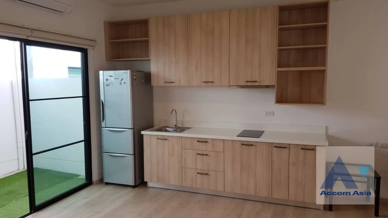 unit 2 Bedrooms  Townhouse For Rent & Sale in Samutprakan, Samutprakan  (AA43380)