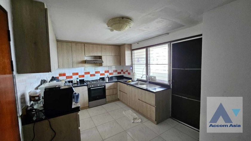 unit 3 Bedrooms  Condominium For Rent & Sale in Sukhumvit, Bangkok  near BTS Ekkamai (AA43384)