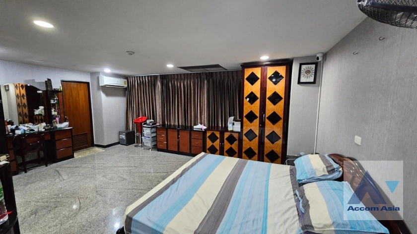  1  3 br Condominium for rent and sale in Sukhumvit ,Bangkok BTS Ekkamai at Empire House AA43384