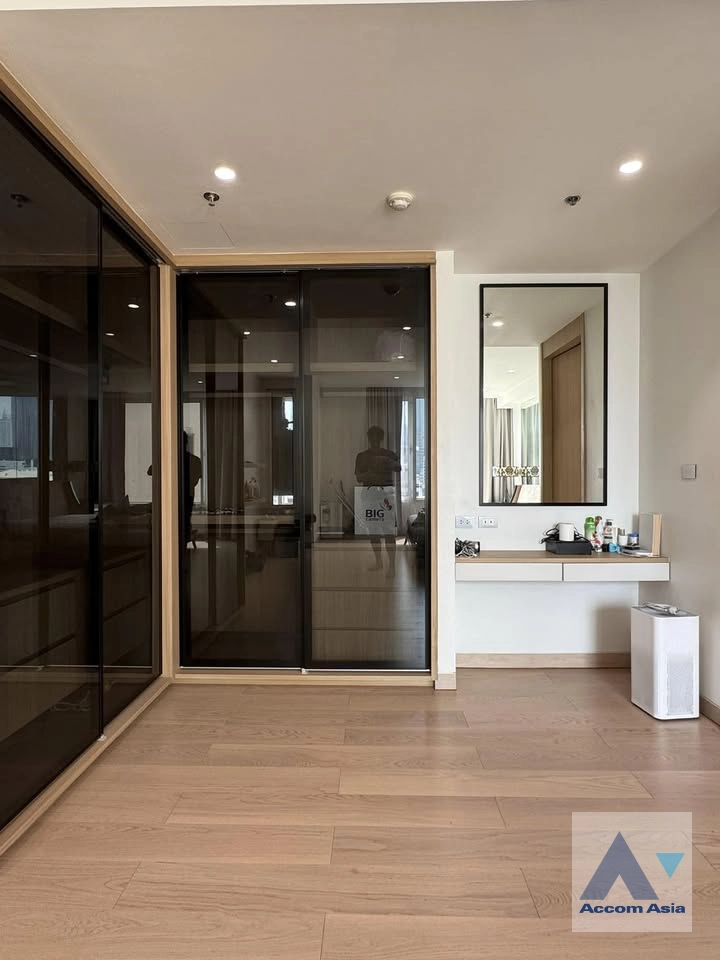 19  2 br Condominium For Rent in Silom ,Bangkok BTS Sala Daeng - MRT Silom at Royal Saladaeng AA43394