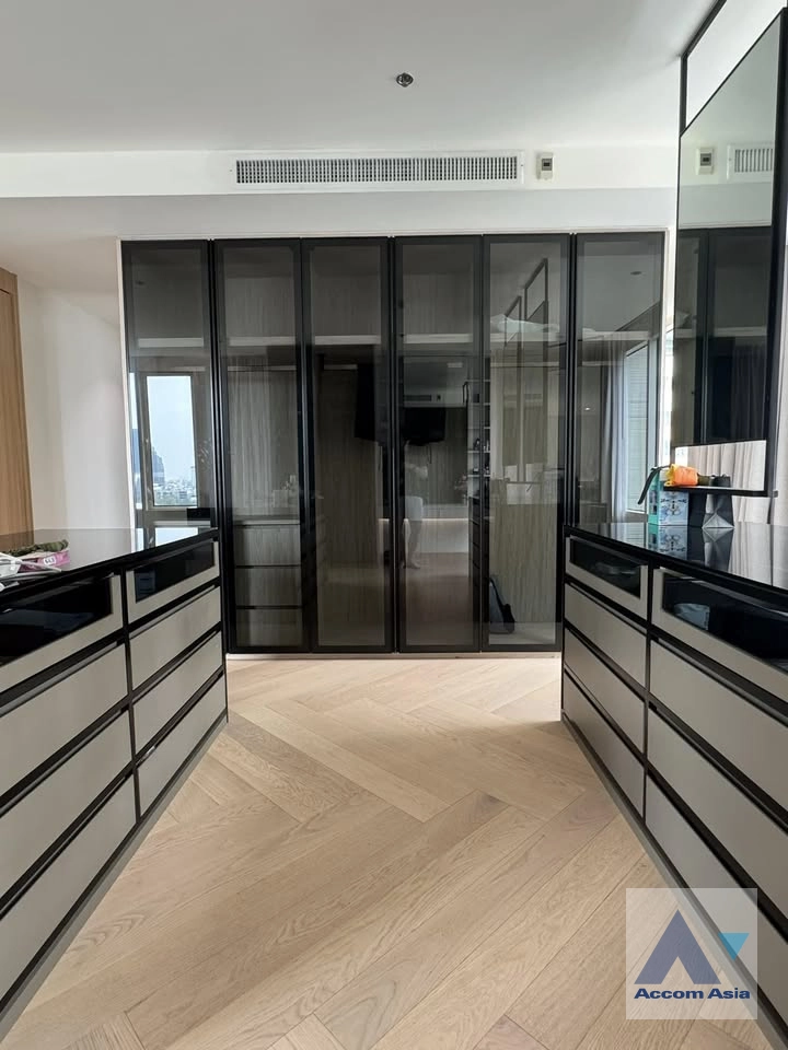 17  2 br Condominium For Rent in Silom ,Bangkok BTS Sala Daeng - MRT Silom at Royal Saladaeng AA43394