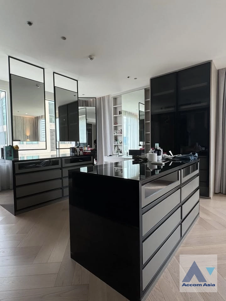 16  2 br Condominium For Rent in Silom ,Bangkok BTS Sala Daeng - MRT Silom at Royal Saladaeng AA43394