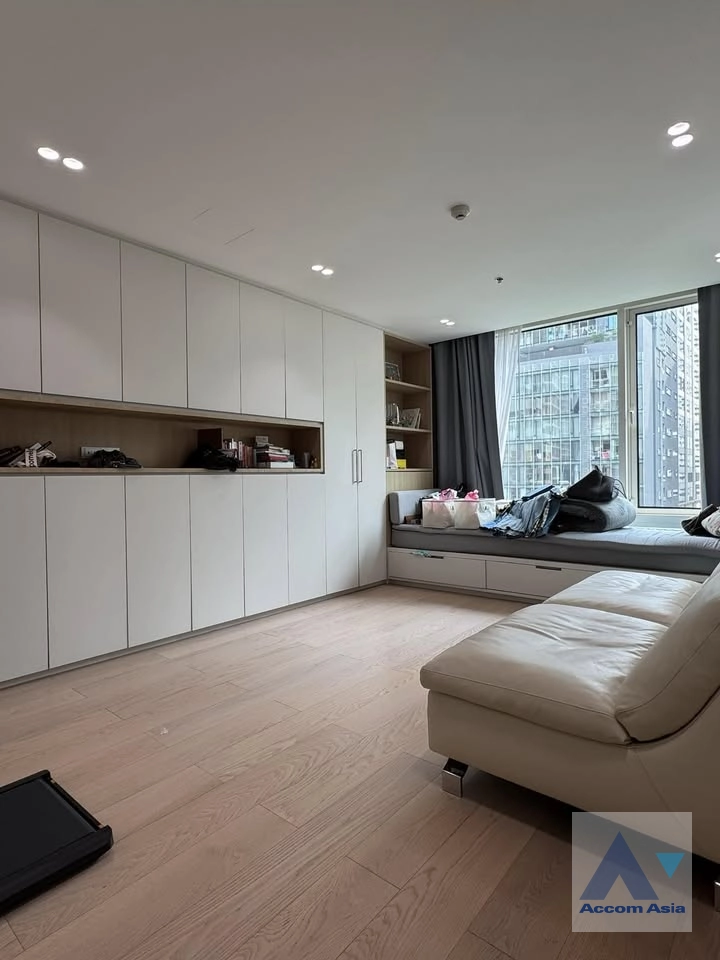 10  2 br Condominium For Rent in Silom ,Bangkok BTS Sala Daeng - MRT Silom at Royal Saladaeng AA43394