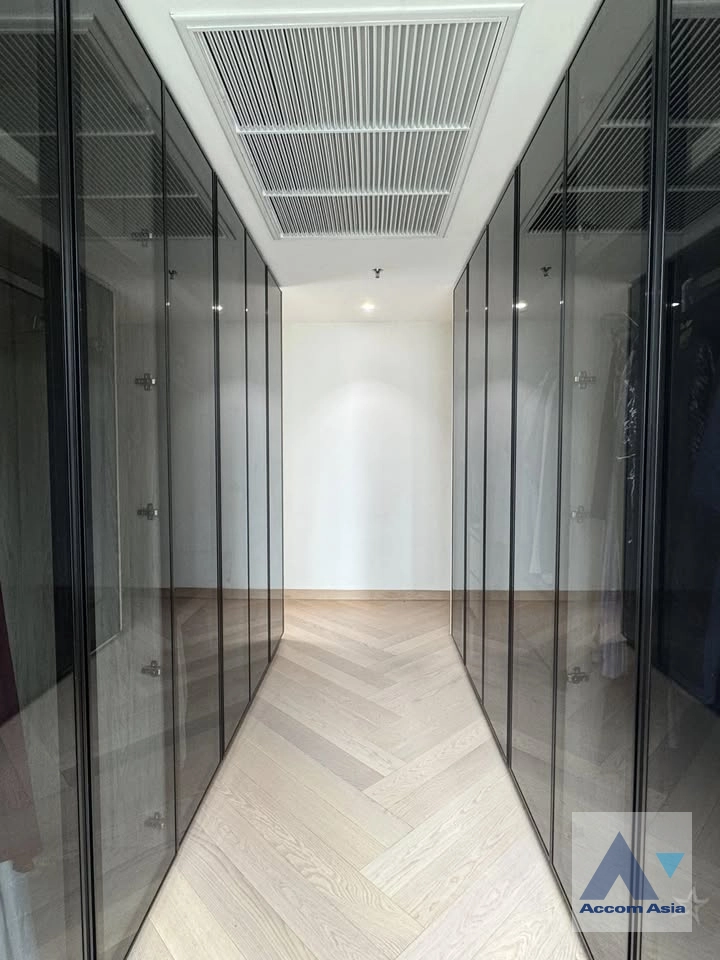 18  2 br Condominium For Rent in Silom ,Bangkok BTS Sala Daeng - MRT Silom at Royal Saladaeng AA43394