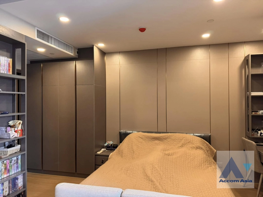 unit 1 Bedroom  Condominium For Rent & Sale in Silom, Bangkok  near MRT Sam Yan (AA43395)