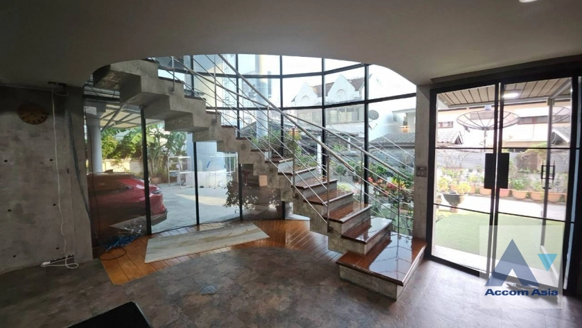 7  2 br House For Rent in Ploenchit ,Bangkok BTS Ploenchit AA43397