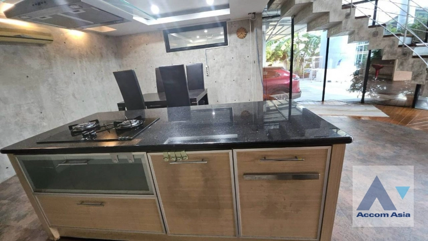 6  2 br House For Rent in Ploenchit ,Bangkok BTS Ploenchit AA43397