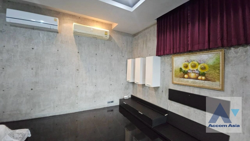 16  2 br House For Rent in Ploenchit ,Bangkok BTS Ploenchit AA43397