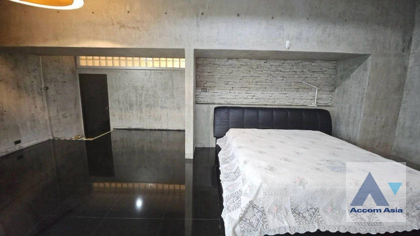 15  2 br House For Rent in Ploenchit ,Bangkok BTS Ploenchit AA43397