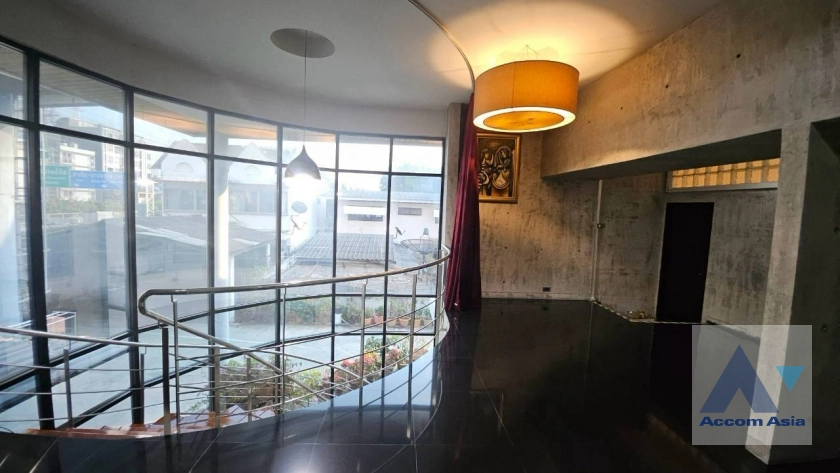 9  2 br House For Rent in Ploenchit ,Bangkok BTS Ploenchit AA43397